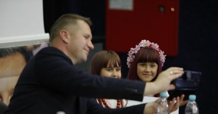 Traktat "wychowawczy" Przemysława Czarnka. Minister edukacji uważa, że należy stosować kary cielesne