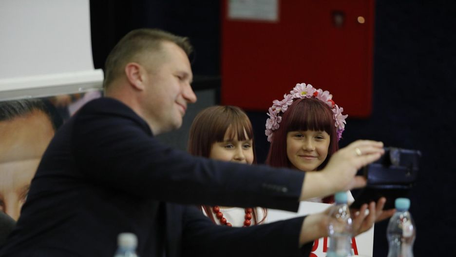 Czarnek i dzieci, które "należy bić"