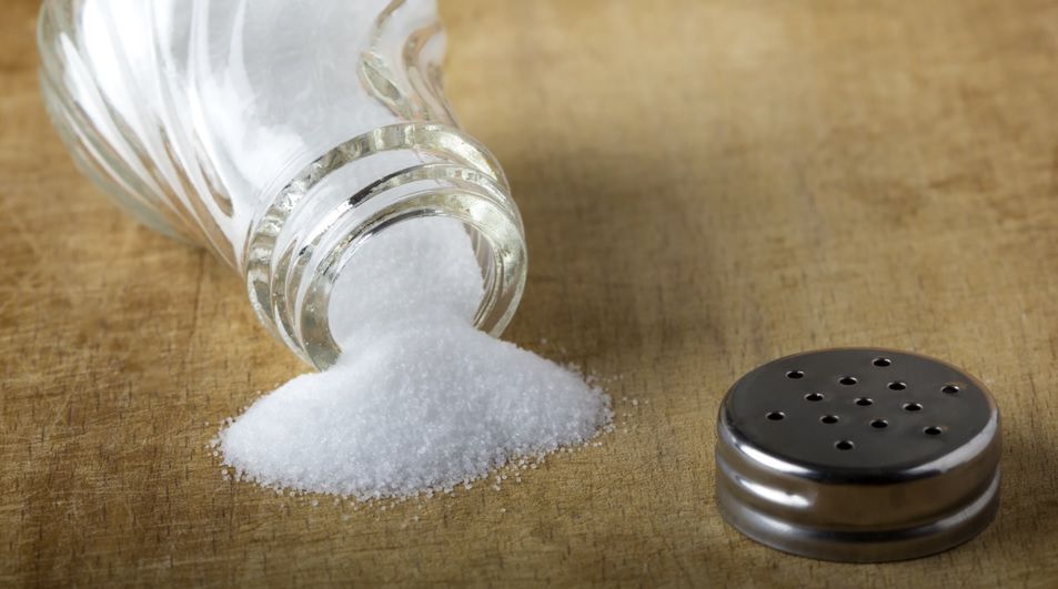 6 oznak, że w twoim ciele jest za dużo soli. Poznaj je wszystkie (WIDEO)