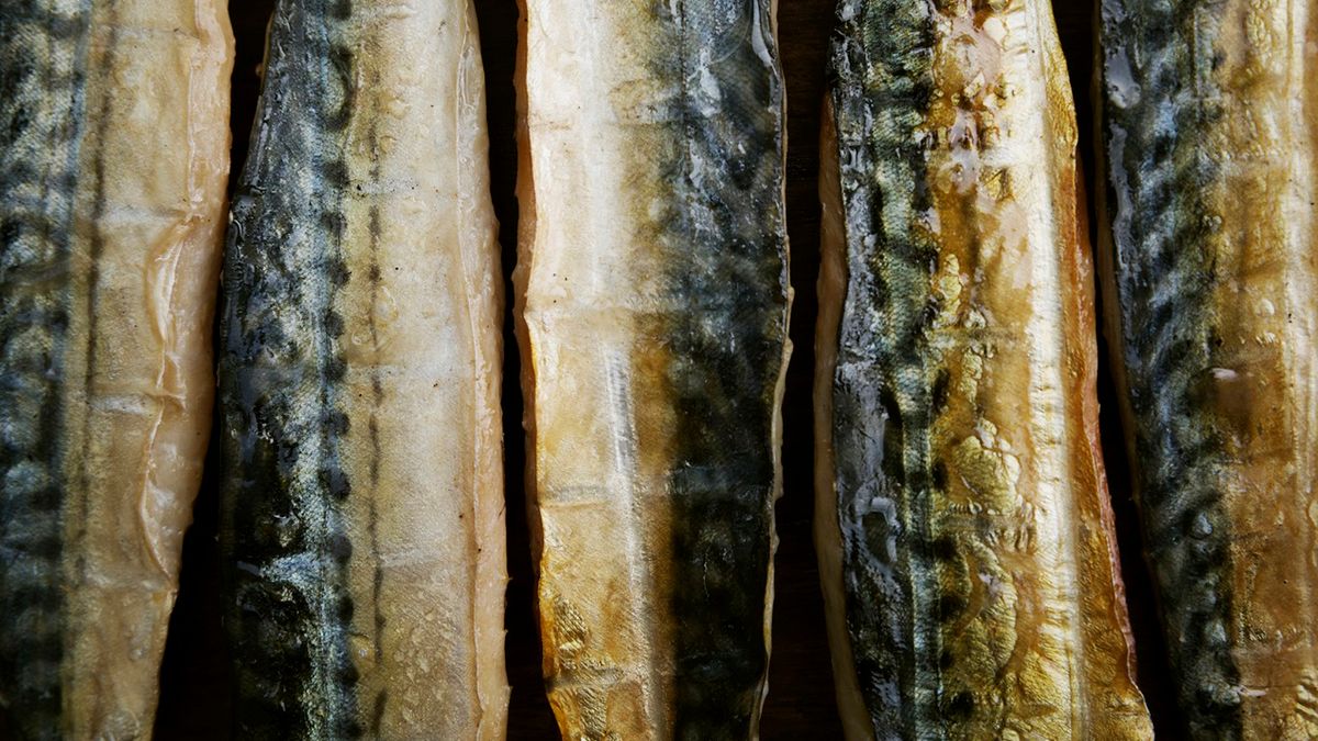 Witaminę D można w prosty sposób uzupełnić przebywając na słońcu, albo na stałe włączyć do diety ryby