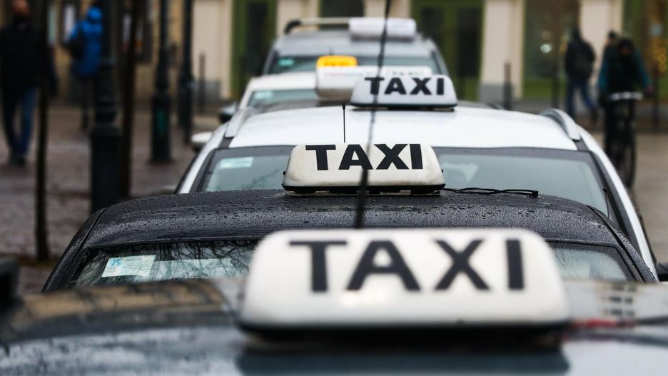 Ciężarna zasłabła. Reakcja taksówkarzy szokuje