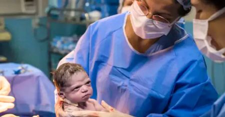 Najbardziej wkurzony noworodek świata. Dziewczynka właśnie skończyła 4 lata