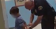 Szokujące nagranie. Policjanci próbowali zakuć 8-latka w kajdanki. Miała to być "nauczka"