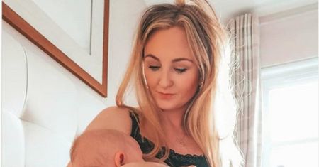 TikTok zbanował młodą mamę za filmik, na którym karmi piersią