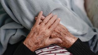 Nowy lek na alzheimera coraz bliżej w UE. Może spowalniać rozwój choroby