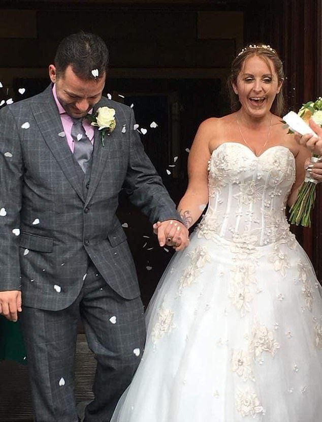 Jason i Nicola byli parą już jako nastolatki. Pobrali się ponad 25 lat później