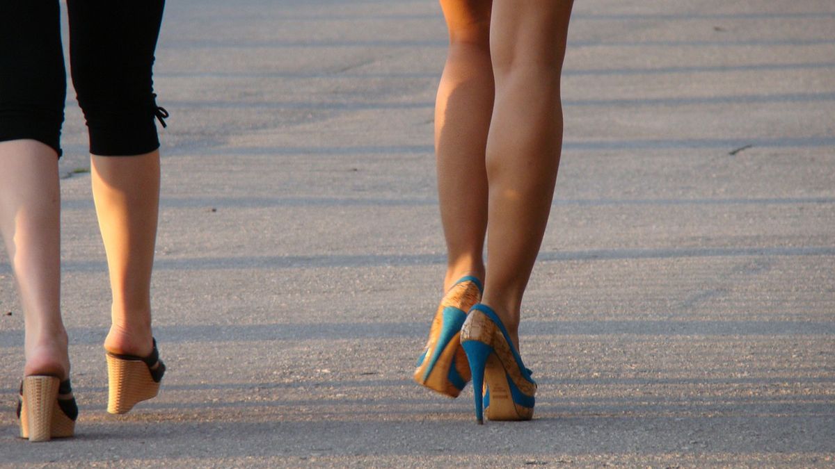 Jak schudnąć z nóg? Dieta i trening na szczupłe uda i łydki