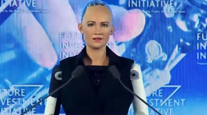 Sophia podczas przemówienia z okazji przyznania jej obywatelstwa Arabii Saudyjskiej