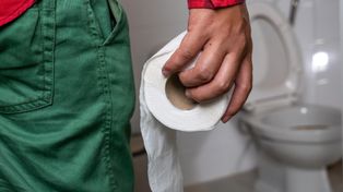 Pamiętaj, zanim spuścisz wodę. Ważna informacja o zdrowiu