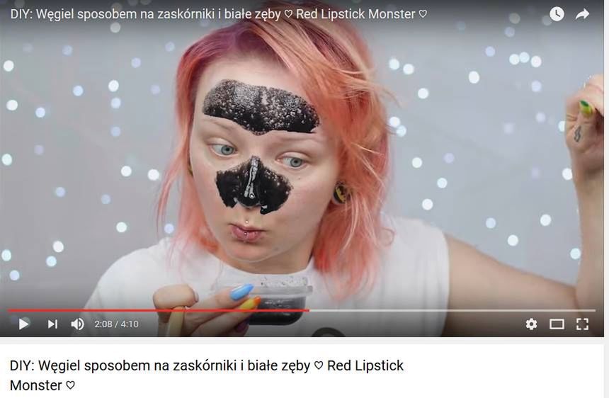 Red Lipstick Monster pokazuje, jak domowym sposobem oczyścić twarz