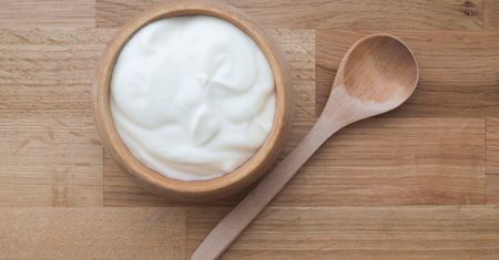 Jogurt grecki obniża ciśnienie krwi. Niezwykłe właściwości nabiału