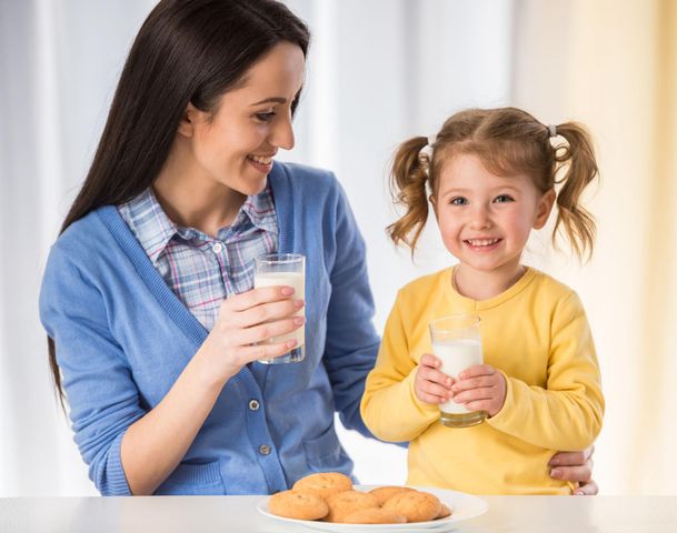 Należy zachować ok. dwugodzinny odstęp pomiędzy piciem mleka a przyjmowaniem leków