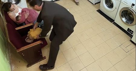 Kobieta zasnęła w pralni. Monitoring nagrał zachowanie obcej pary