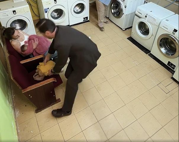 Kobieta zasnęła w pralni. Monitoring nagrał zachowanie obcej pary