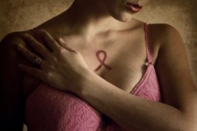 Guz w piersi nie musi być jedynym objawem raka. Te dwie mamy opowiadają swoje historie i ostrzegają inne kobiety
