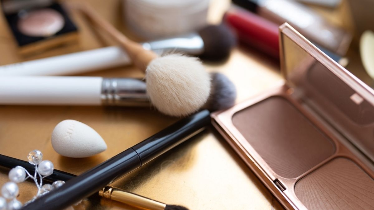 Foxy eyes make up optycznie wydłuża oko i podnosi jego zewnętrzny kącik