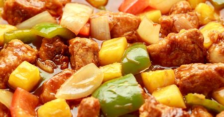 Ananas – przepisy. Top dania, sałatki i napoje z ananasem