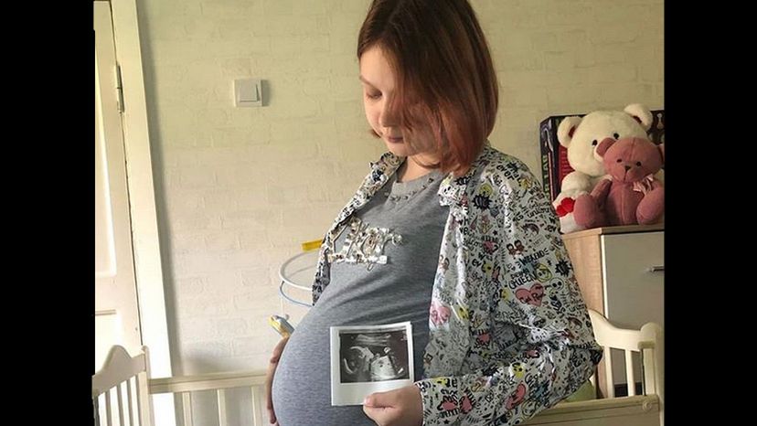 Daria zaszła w ciąże mając lat 13. Ekspertyza potwierdziła, że ojcem dziecka jest licealista, który miał ją zgwałcić