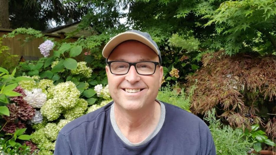 Nie wiesz, jak zawiązać krawat lub przykręcić śrubkę? Internetowy tata ci pomoże