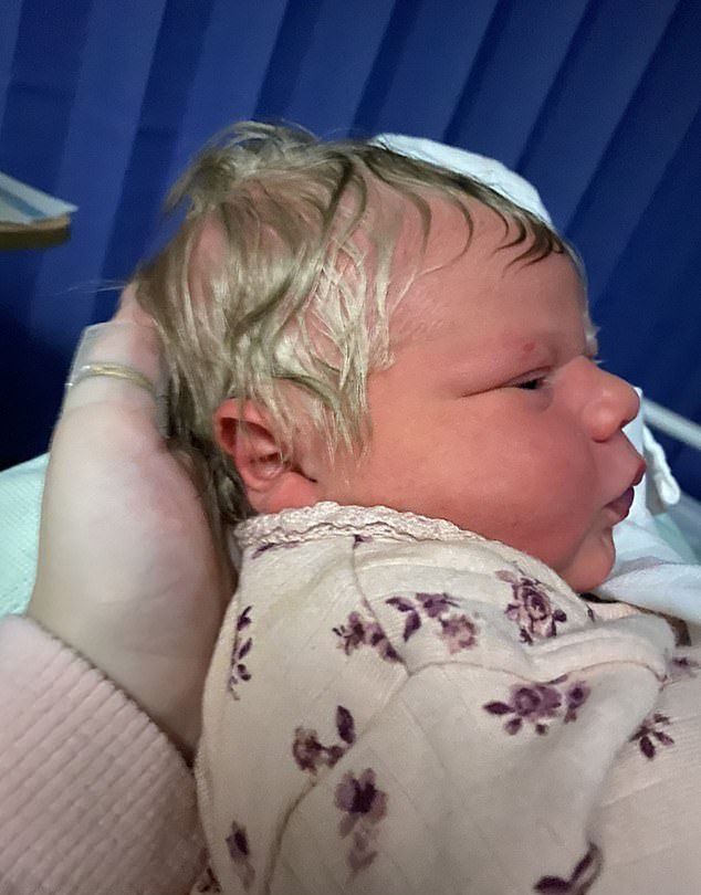 Lottie przyszła na świat z niezwykłą fryzurą