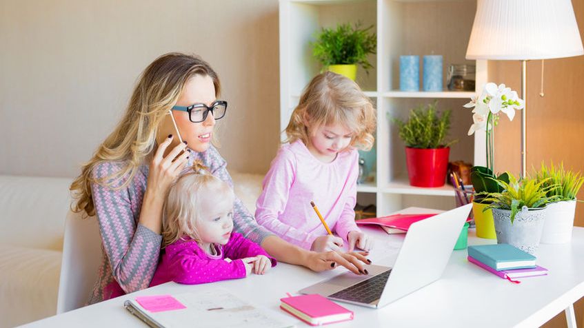 Samotna matka w Polsce nie ma łatwego życia