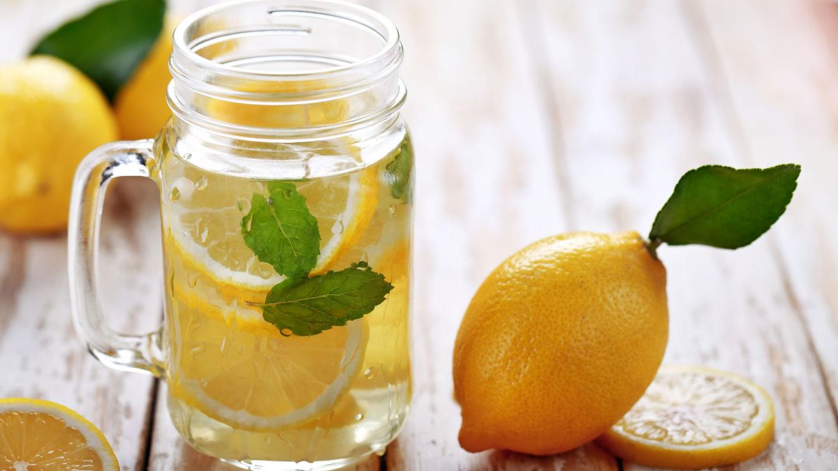 Ciepła woda z cytryną pomoże schudnąć