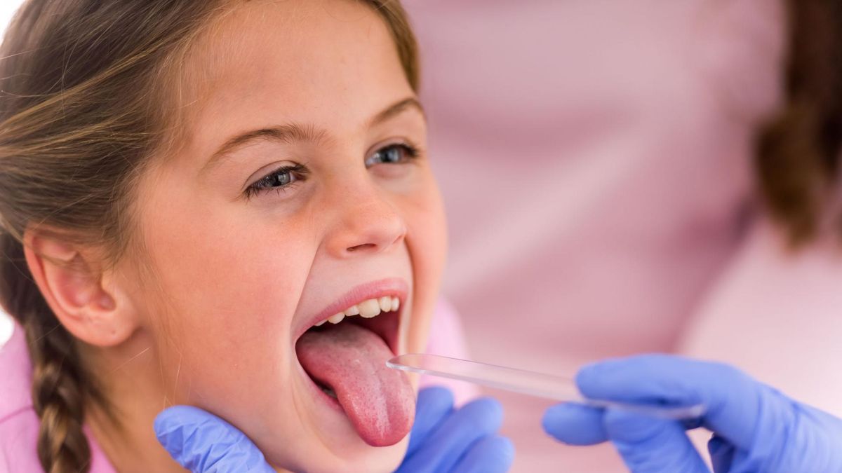 kolor języka świadczy o chorobach [123rf.com]