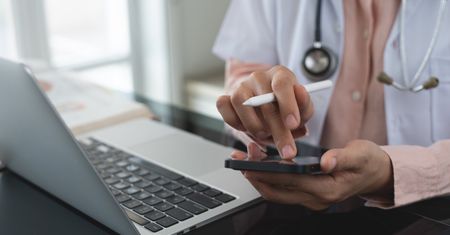 Czy lekarz może reklamować się w sieci? Wchodzi nowe prawo