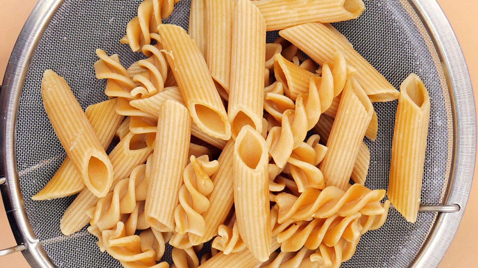 Makaron nie jest ani dobry, ani zły. Wszystko zależy od rodzaju, porcji i dodatków. 