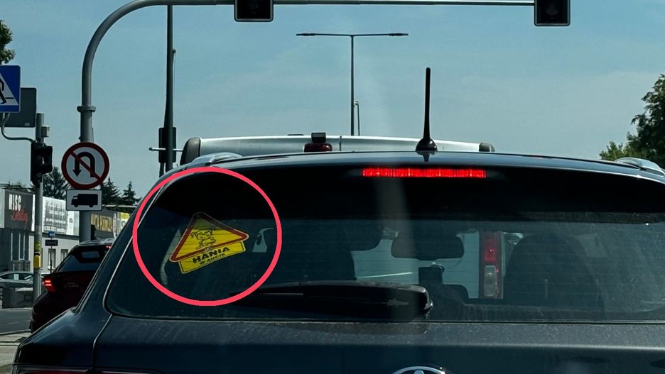 Masz taką naklejkę? Zerwij, zanim dojdzie do tragedii