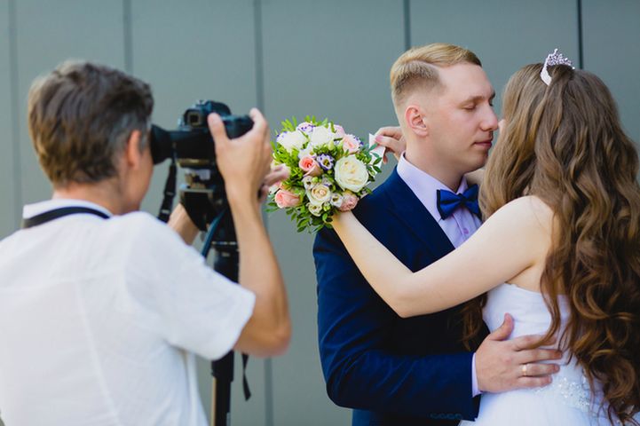Fotograf okradziony podczas ślubu. Szczęśliwie sesja odbyła się zgodnie z planem