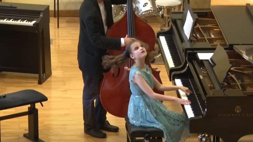 Interpretacje muzyczne Lucy wzruszają do łez