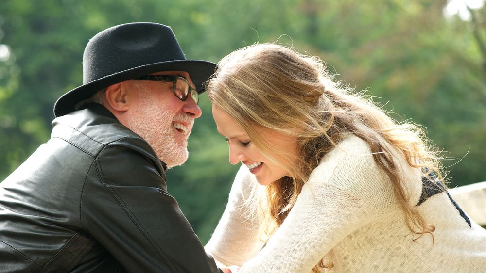 Dlaczego kobiety decydują się na związek z dużo starszym mężczyzną?