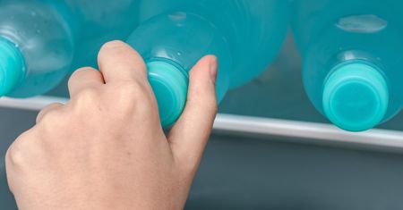 Jak mikroplastik wpływa na mikrobiom? Nowe badanie