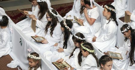 Prezenty na komunię biją rekordy. "Musiałam wziąć kredyt, żeby kupić prezent chrześniakowi”
