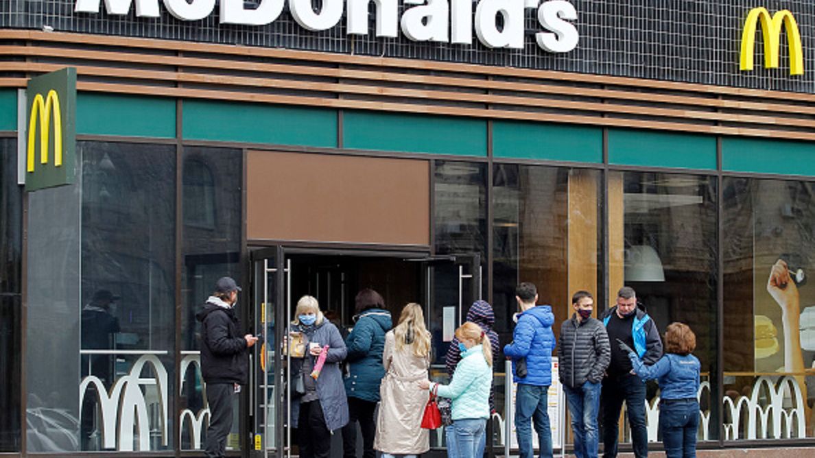 Hamburgery z McDonaldsa będą smakować inaczej. Zmiany dotyczą: Big Maca, McRoyala, Cheeseburgera, Hamburgera, WieśMaca i McDouble