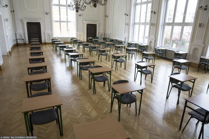 Egzaminy maturalne będą się odbywać w rygorze sanitarnym z zachowaniem 1,5 odstępu między ławkami