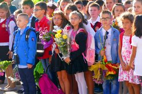 Prezenty dla nauczycieli na koniec roku. Składki od uczniów to już tysiące złotych