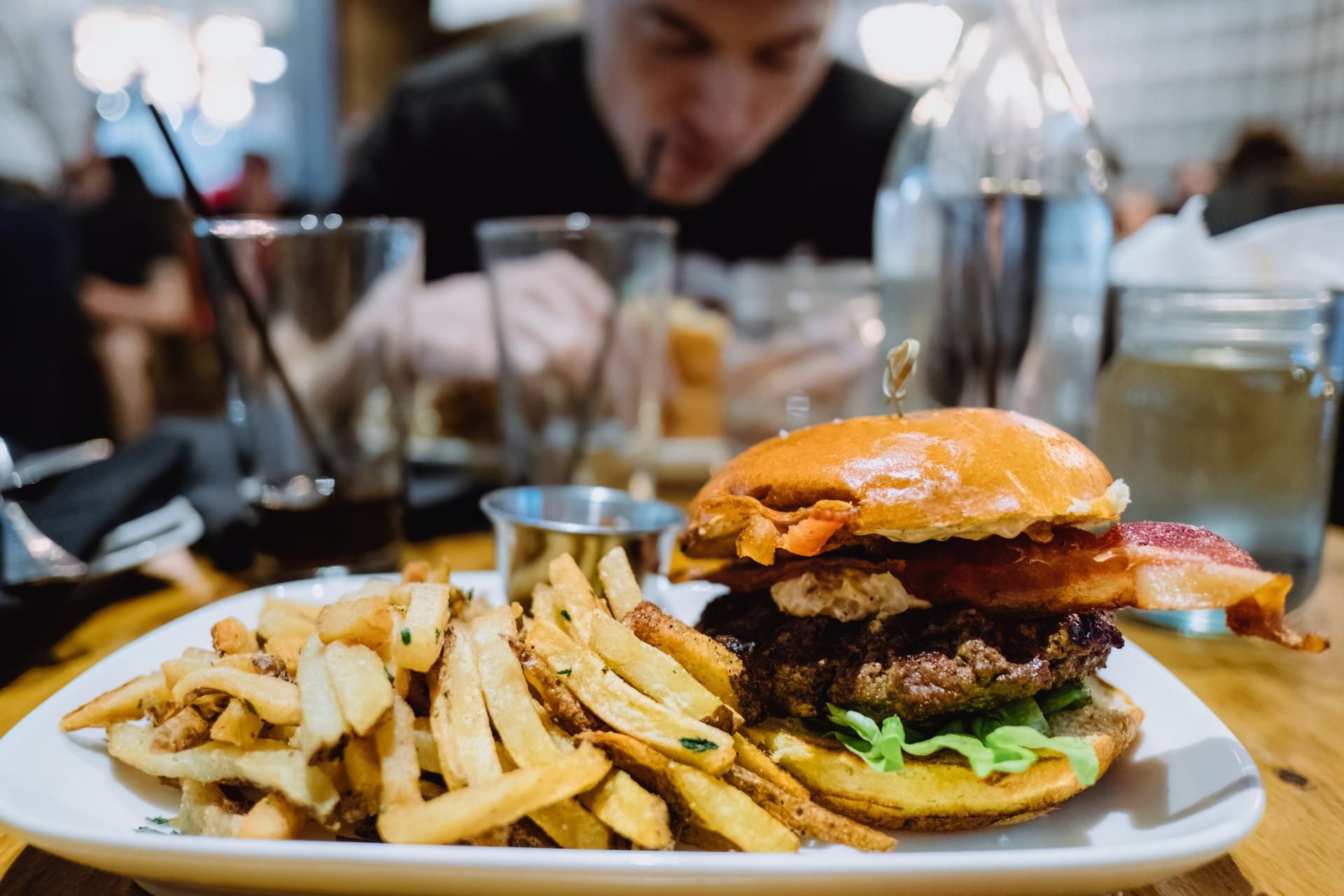 Ultraprzetworzona żywność negatywnie wpływa na mózg