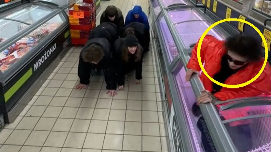 Młodzież pełza po Biedronkach i Lidlach. Niszą towar i wchodzą do lodówek na mięso