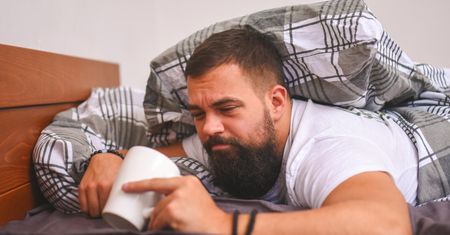 Opóźnij pierwszą filiżankę kawy o poranku. Taki jest powód
