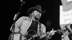 Toby Keith zmarł przez raka żołądka. Takie są pierwsze objawy