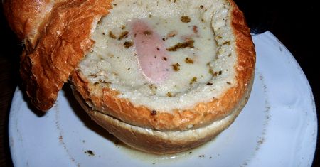 Zniszczysz smak zupy i swoje zdrowie. Tego nie dodawaj do żurku