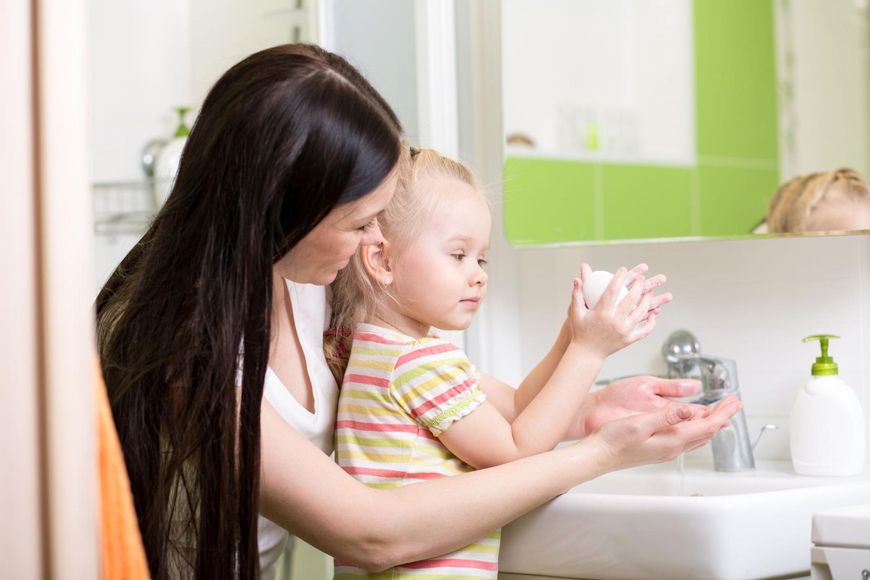 Wyrób w dziecku nawyk częstego mycia rąk