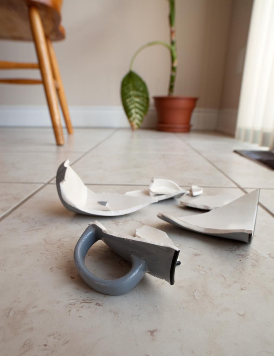 Jak zazwyczaj reagujesz, gdy stłuczesz jakiś przedmiot?