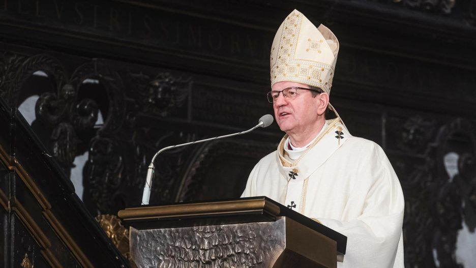 Abp Wojda: brakuje katechetów, a dzieci nie potrafią się przeżegnać