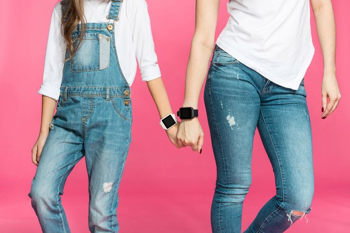 Smartwatch to dobry pomysł na prezent dla dzieci i dorosłych, należy jednak dobrać go pod kątem smartfona, jaki posiada obdarowywana osoba