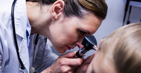 Kieszonki retrakcyjne – objawy, leczenie, najczęstsze przyczyny powstawania