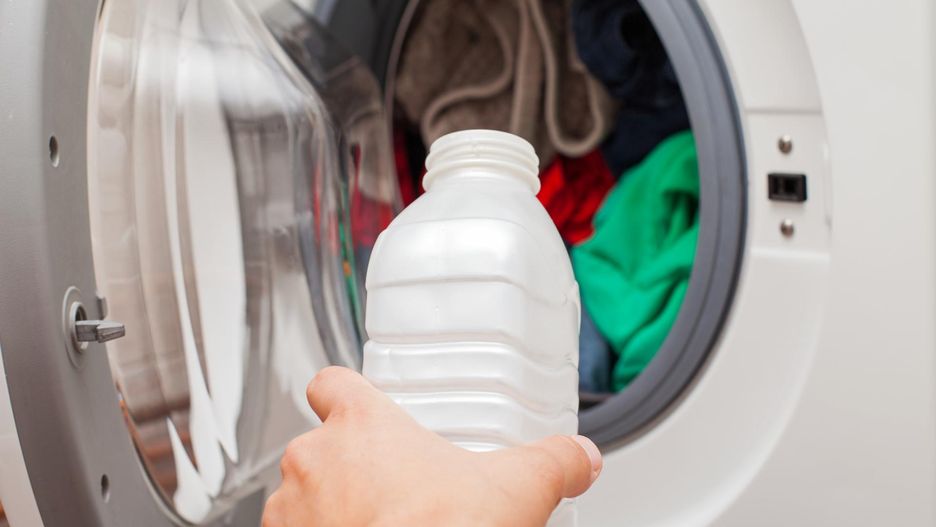 Dolej odrobinę do prania. Zadziała lepiej niż drogi proszek