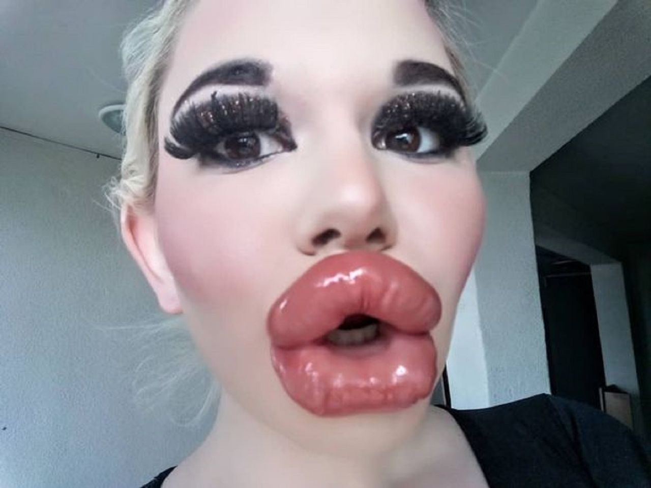 23-letnia "żywa Barbie" twierdzi, że ma największe usta na świecie. Andrea Ivanova pochodzi z Bułgarii